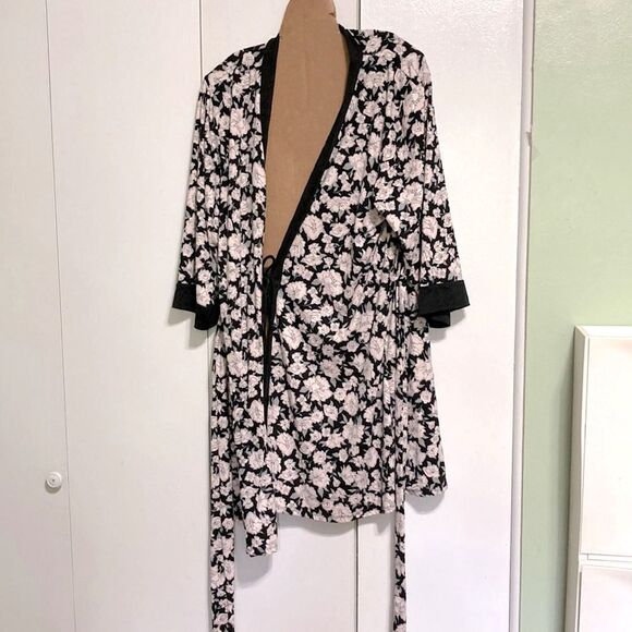 MARILYN MONROE Black with Pink Floral Cherry Blossom Robe with Tie Womens Large - Picture 5 of 16